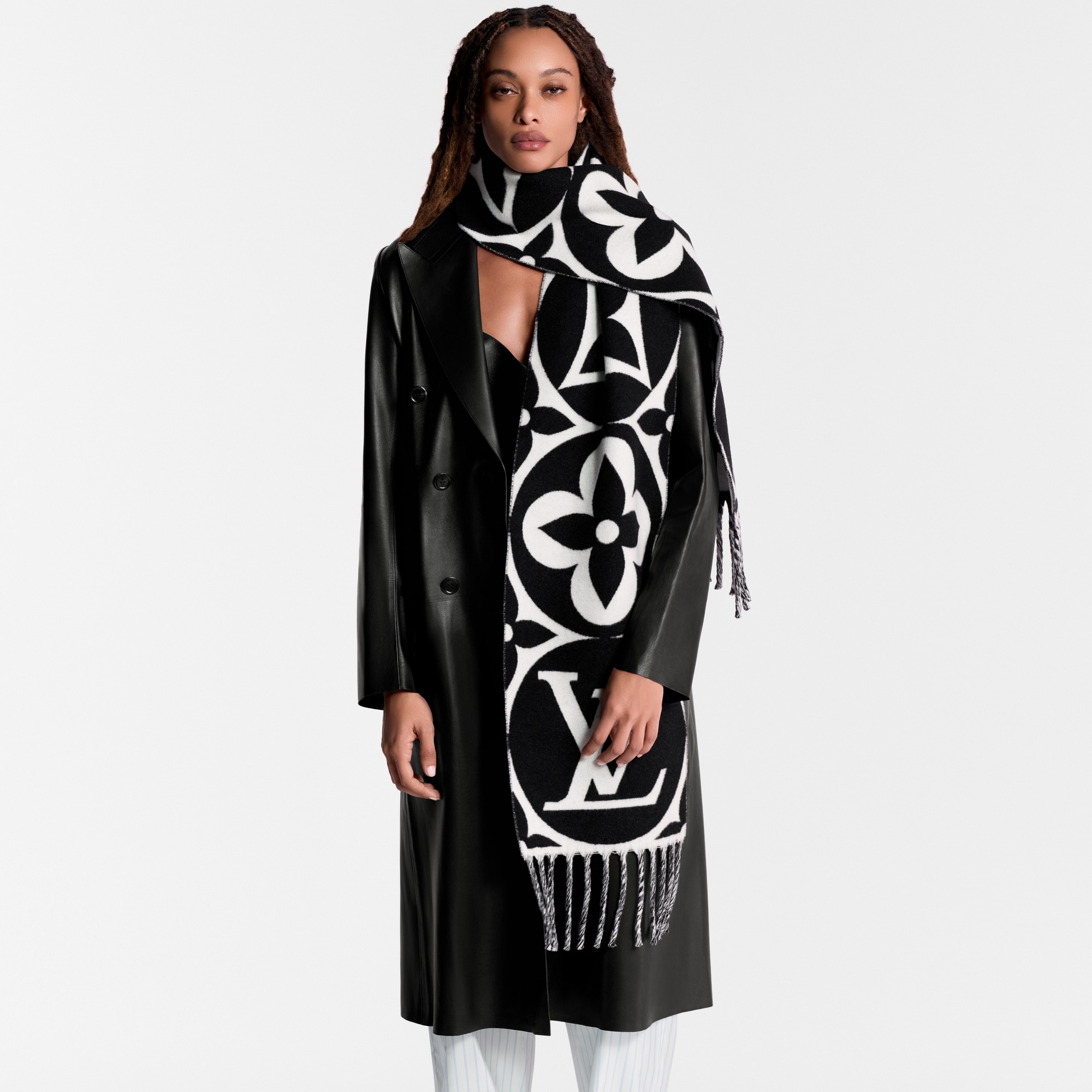 LV Medallion Scarf S00 - Accessories M79212 | LOUIS VUITTON